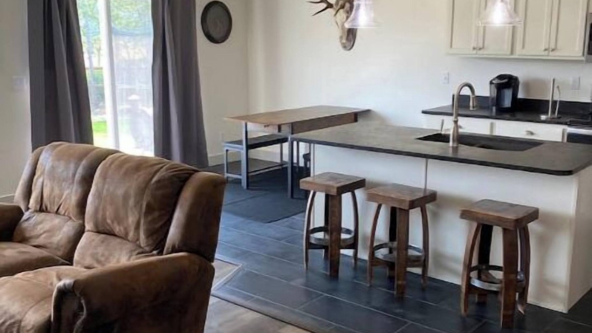 Evergreen House | Glacier Getaway. 30 minutes from glacier park fun!