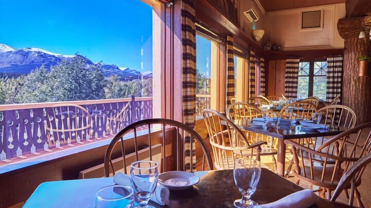 East Glacier Park Village Hotel | Glacier Park Lodge