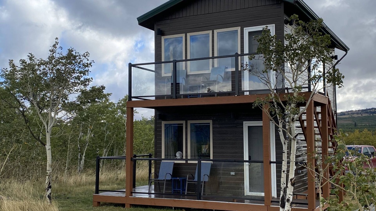 Babb House | Glacier Quarry - New, 2 Story home overlooking the Rockies and the St Mary Lakes