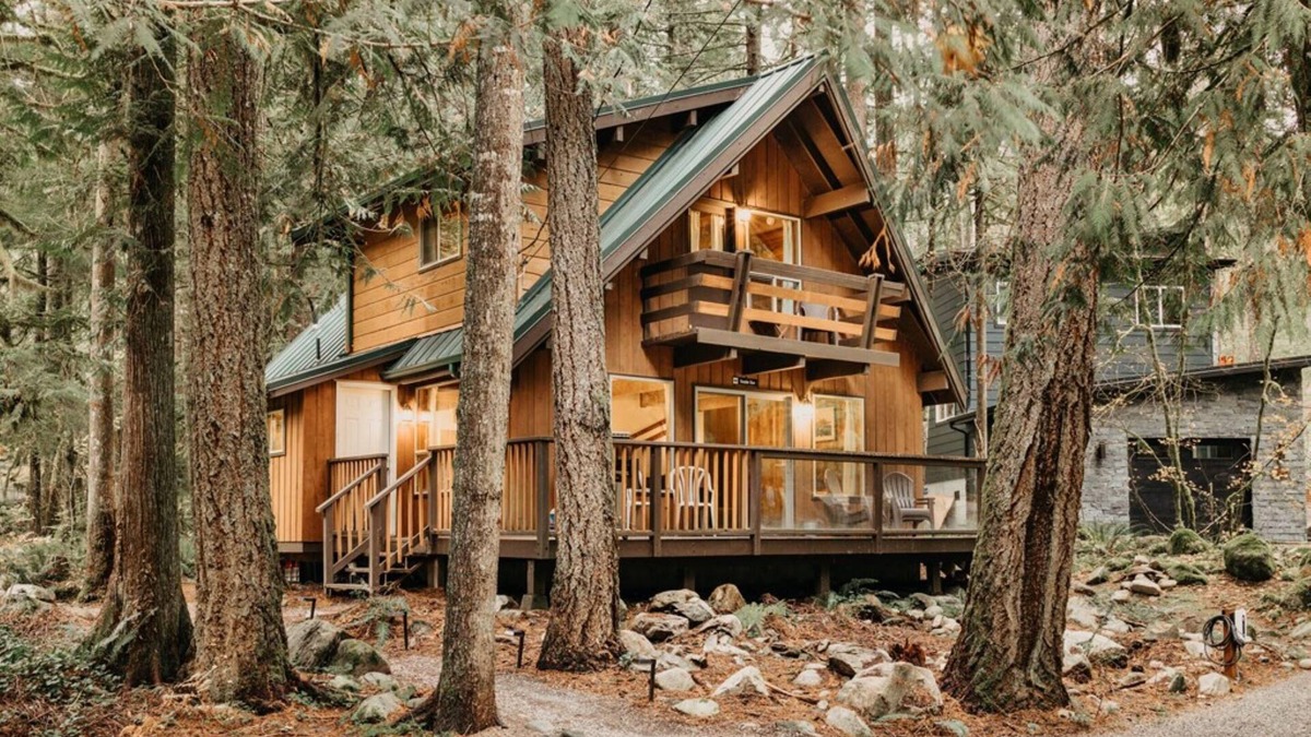 Glacier Ski Chalet | Glacier Springs Cabin #27 - A private 2-story cabin! pet-friendly