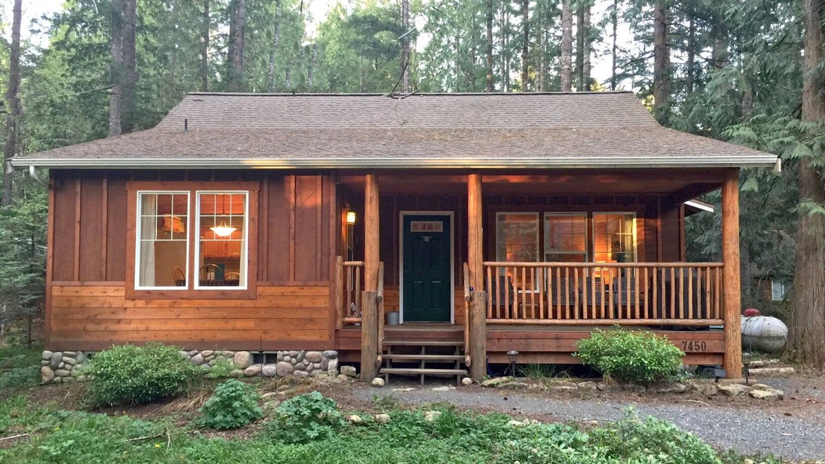 Warnick Cabin | Glacier Springs Cabin 2bedrooms, 2 baths - hot tub & Pet Friendly!