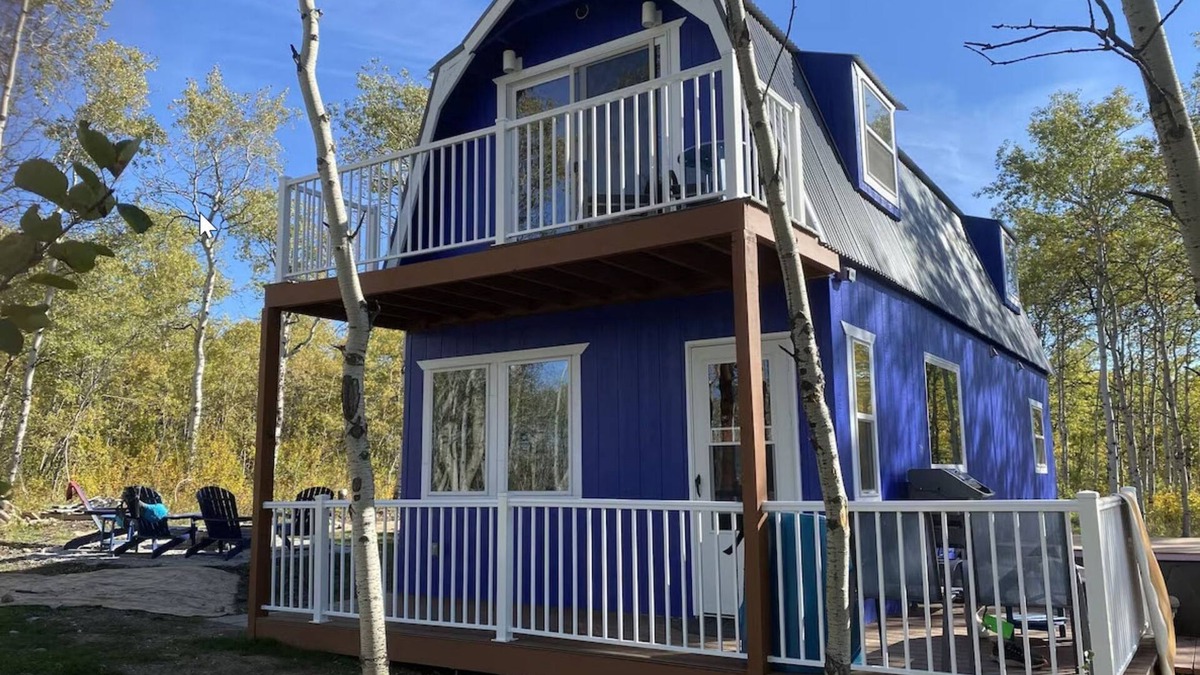 Babb Cabin | Glacier Summit - Spacious, New & Modern Villa Overlooking the Forest & Rockies