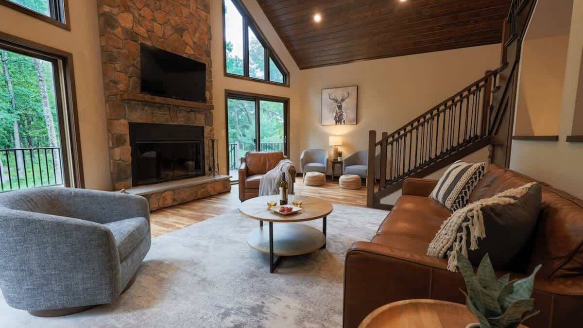 Mauston House | Glacier Woods at Castle Rock Lake- 7 BEDROOMS/SLEEPS 22