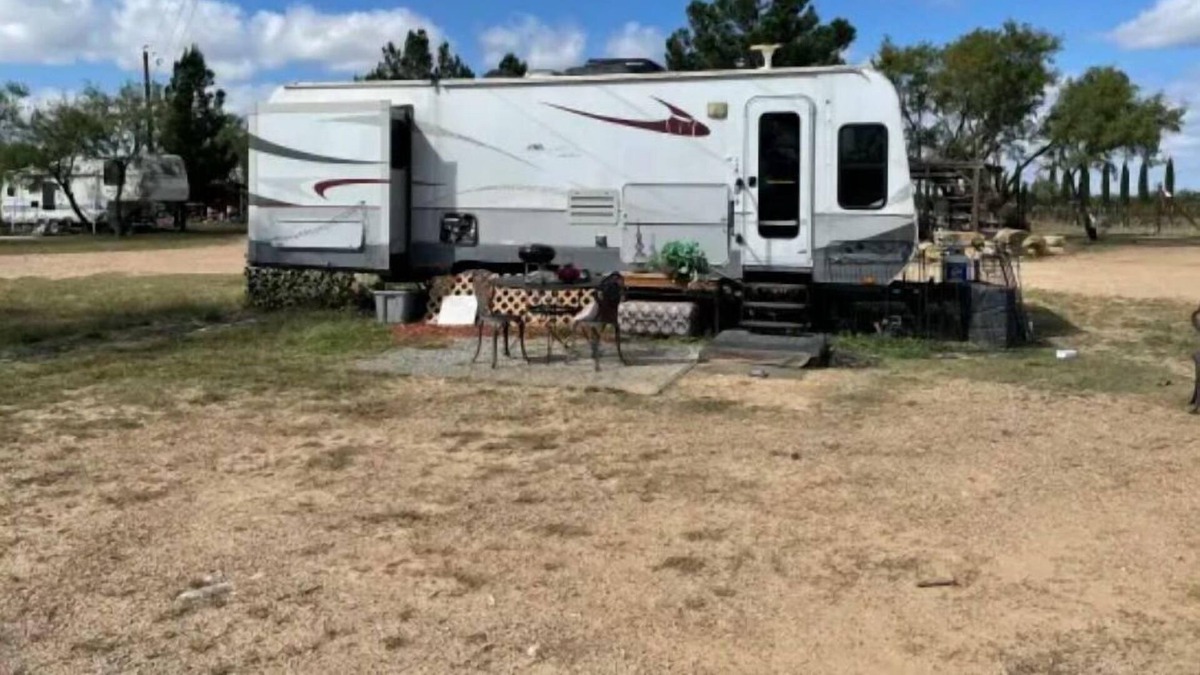 Millersview House | Glam Camper in Lakeside Vineyard