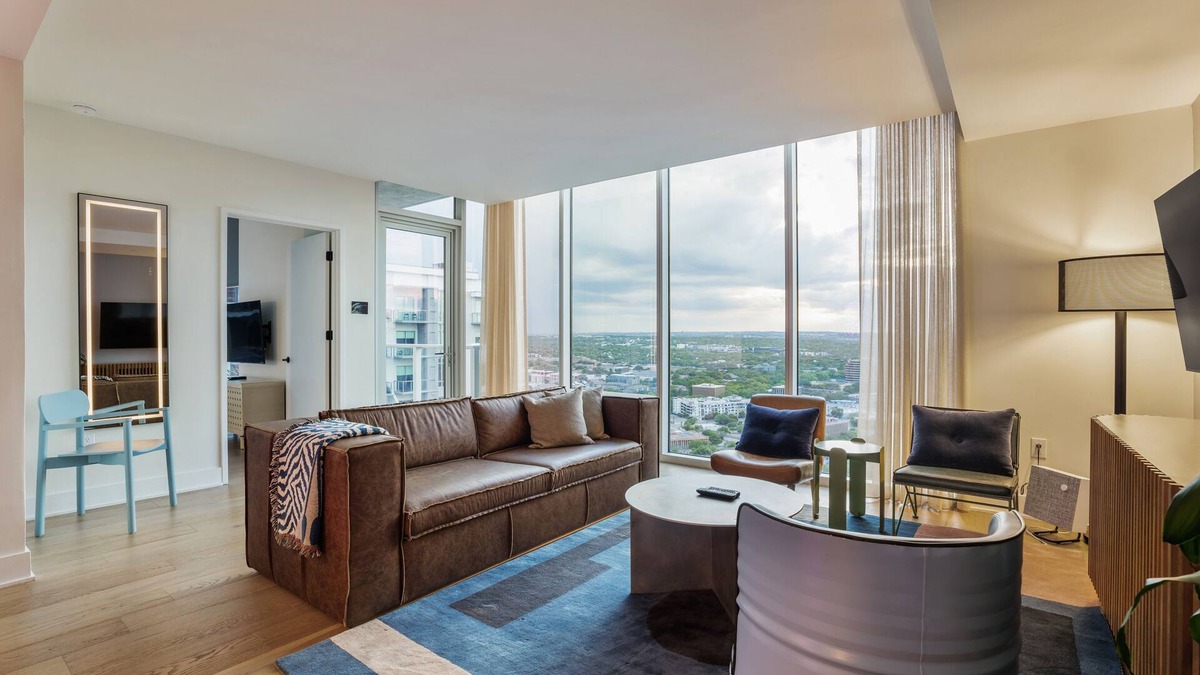 East Cesar Chavez Condo | Glam DT Penthouse - DT & Lake View! Sleeps 8