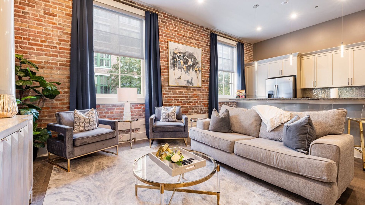 Central Business District Condo | ✨GLAM MEETS DOWNTOWN HISTORIC CHARMER✨Spacious Corner Condo with Sleeper Sofa | The Stella