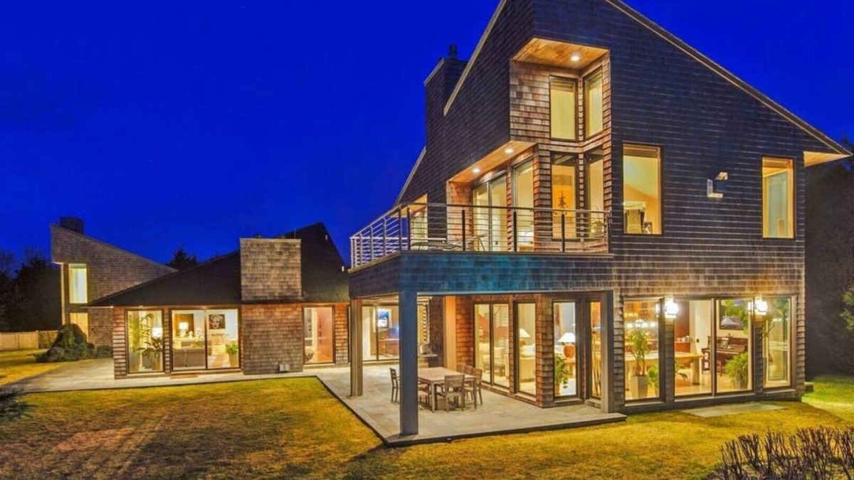 Sagaponack House | Glam-style home with private pool, open-floor plan, floor-to-ceiling.
