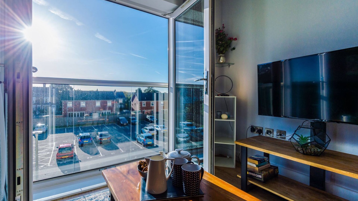 Handsworth Apartment | Glamorous Apartment with Parking in Sheffield