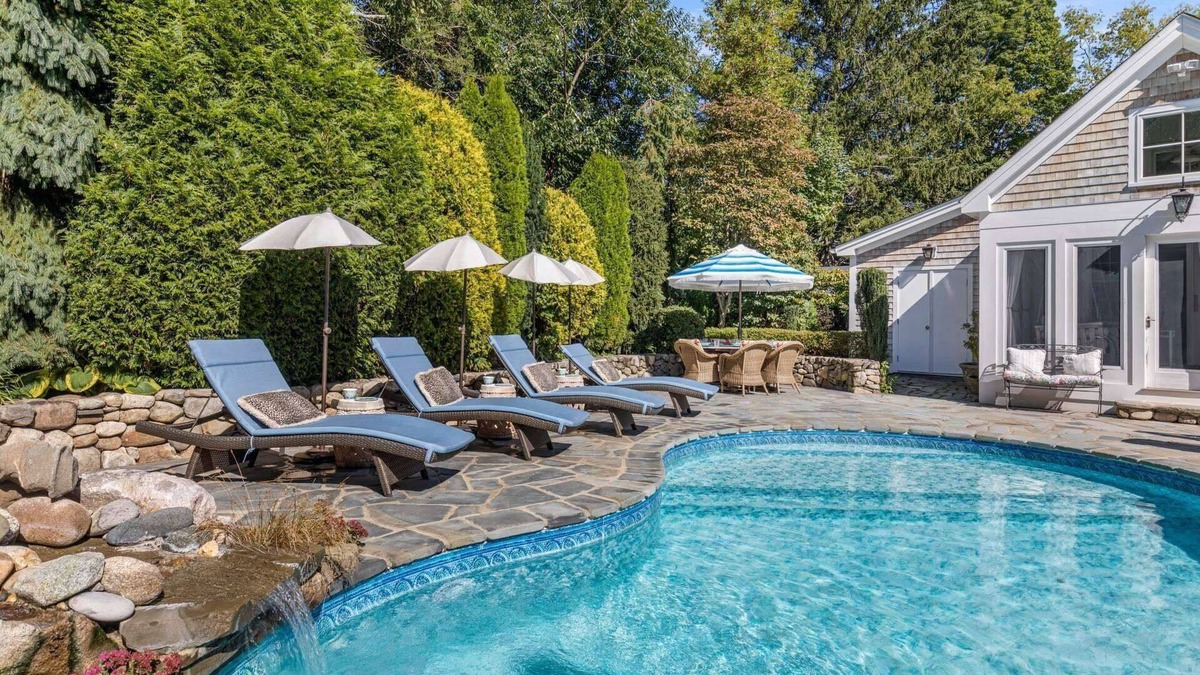 Newbury Cottage | Glamorous Cabana: Poolside by day; Excellent Dining by night - perfect romantic getaway!