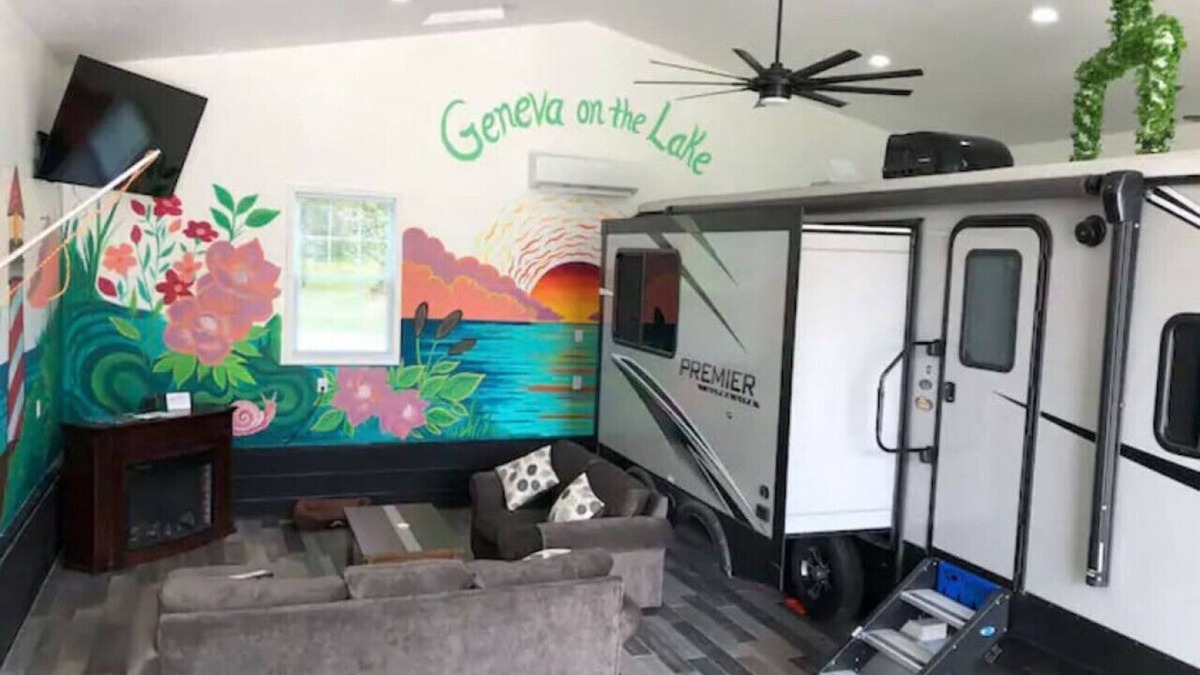 Geneva-on-the-Lake House | Glamorous Camping - Hot Tub - GOTL - Sunset Vacation Rentals