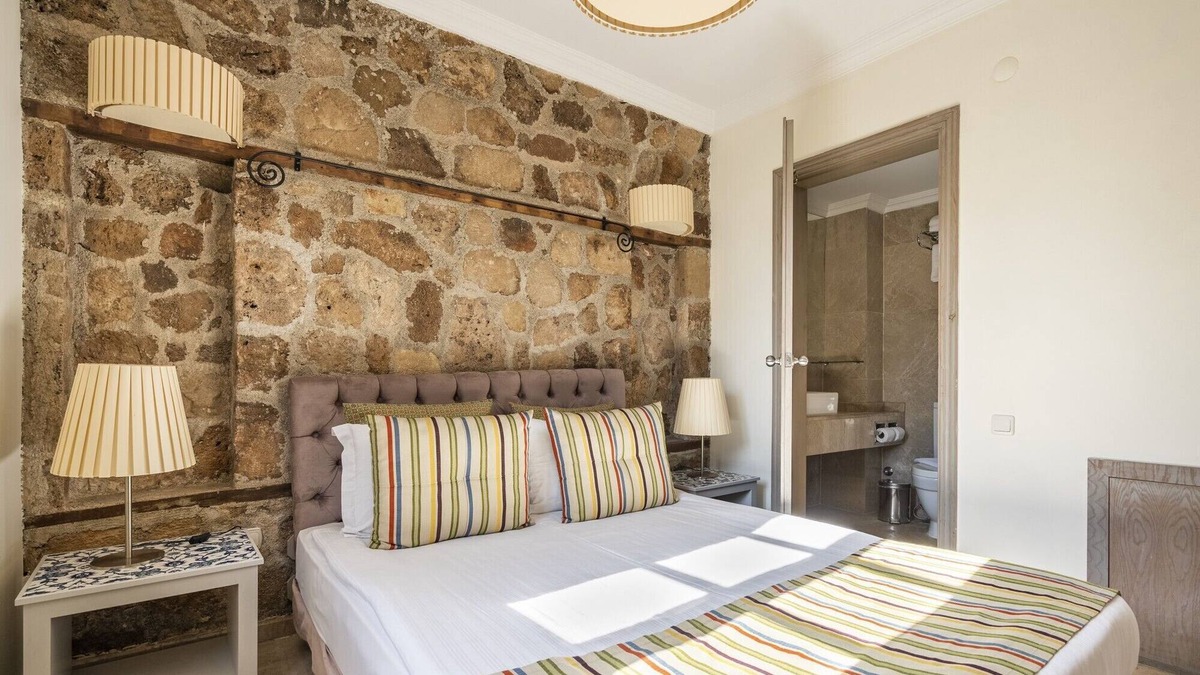 Kaleici House | Glamorous Flat with Jacuzzi near Hadrian's Gate
