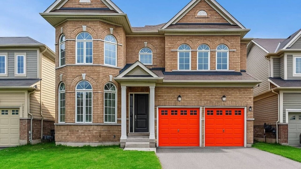 Thorold House | Glamorous Mansion by Falls | Charcoal BBQ