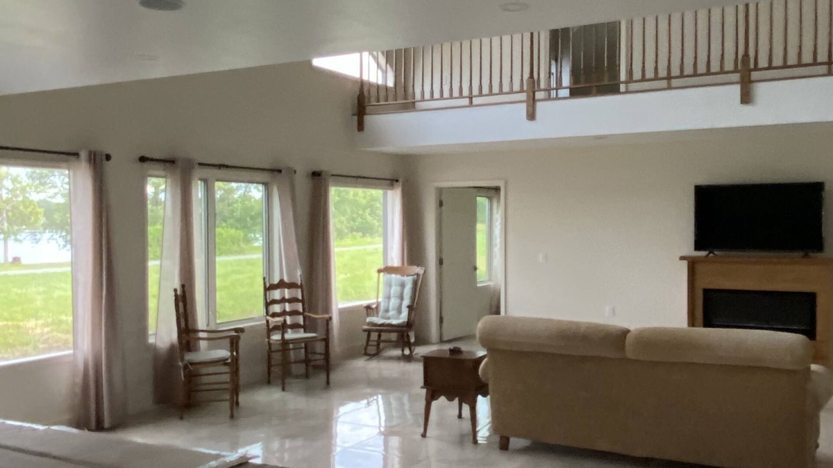 Chazy House | Glamorous private lake property
