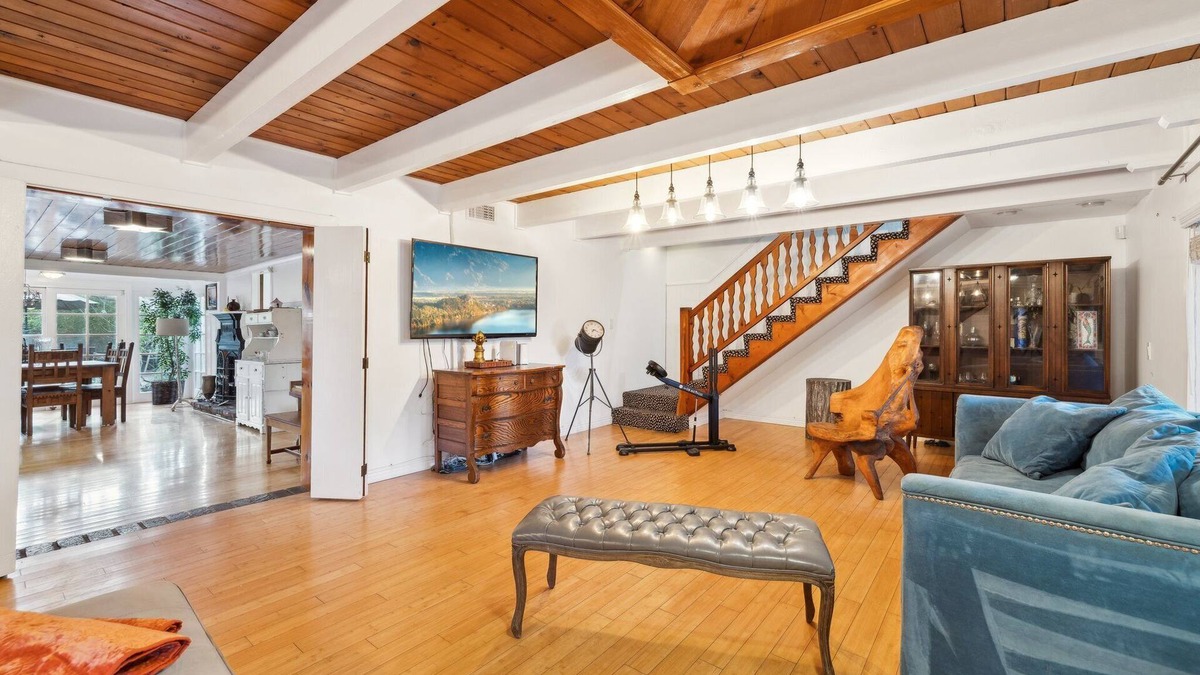North Hollywood House | Glamorous ranch style house near attractions.