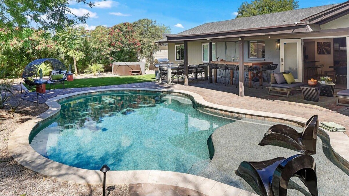 Scottsdale Country Acres House | Glamorous Renovated Desert Oasis, Heated Pool, Tub