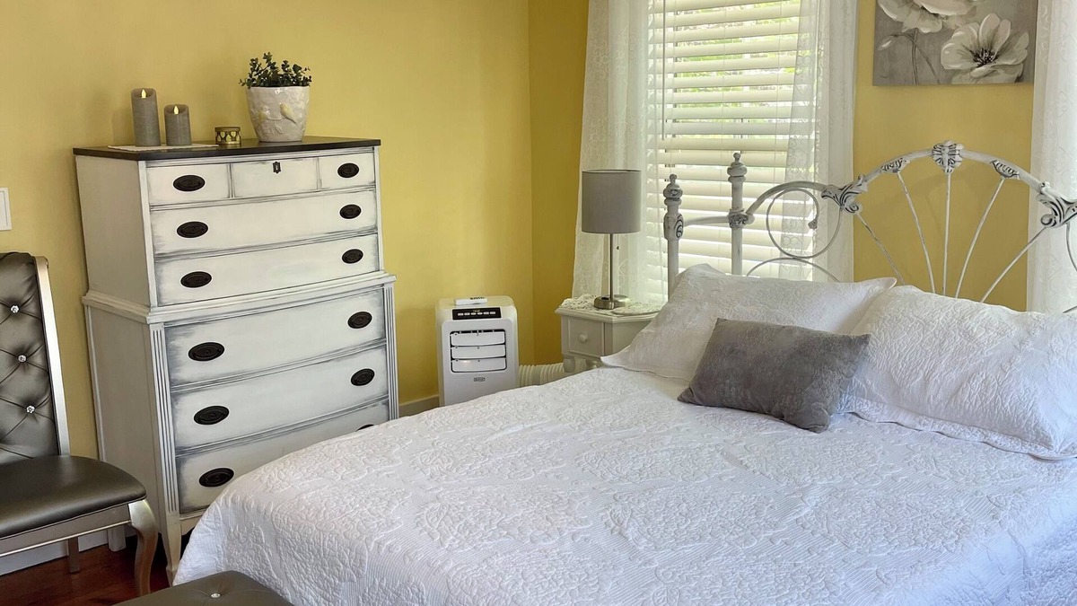 Kennebunk Apartment | Glamour meets Country Guest Suite with Hot Tub!