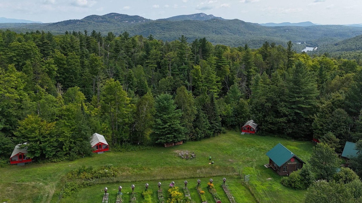 North River Cabin | GLAMP BERNICE ON BEAUTIFUL ADIRONDACK HOBBY FARM
