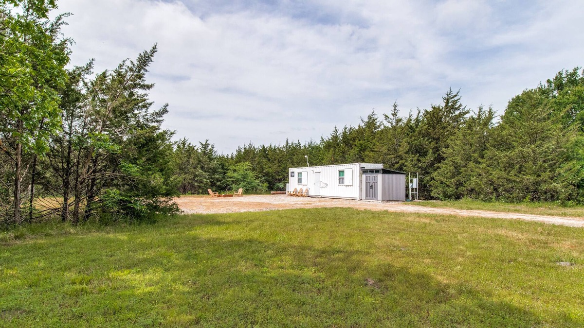Gober Cabin | Glamp close to the city!