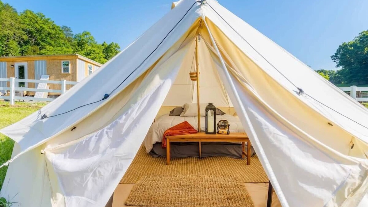 Lookout Valley Neighborhood Association RV Rental | Glamp on Functional Farm w/pool 15min to Chatt!