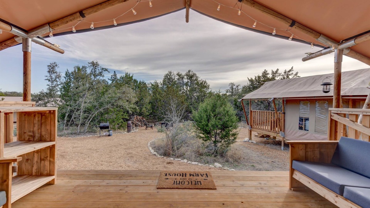 Johnson City RV Rental | Glamp with AC: Free Wine Tasting in Hill Country
