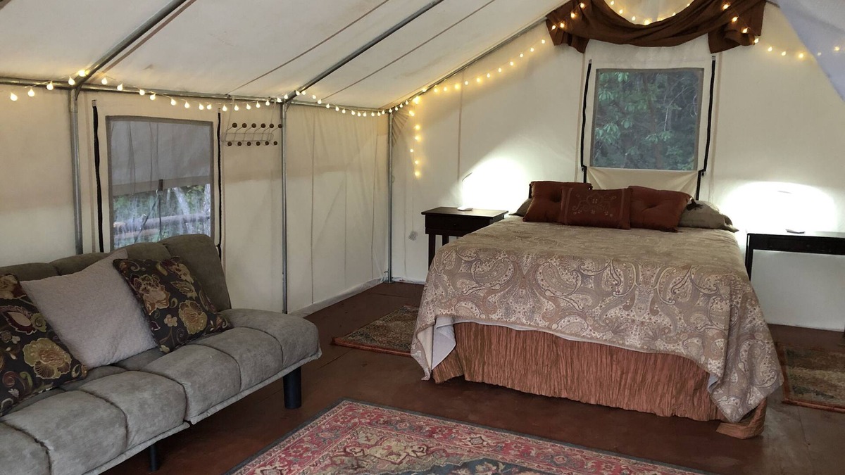 Cave Junction RV Rental | Glamping #4, Nature Immersion, River access, Butterfly Pavilion