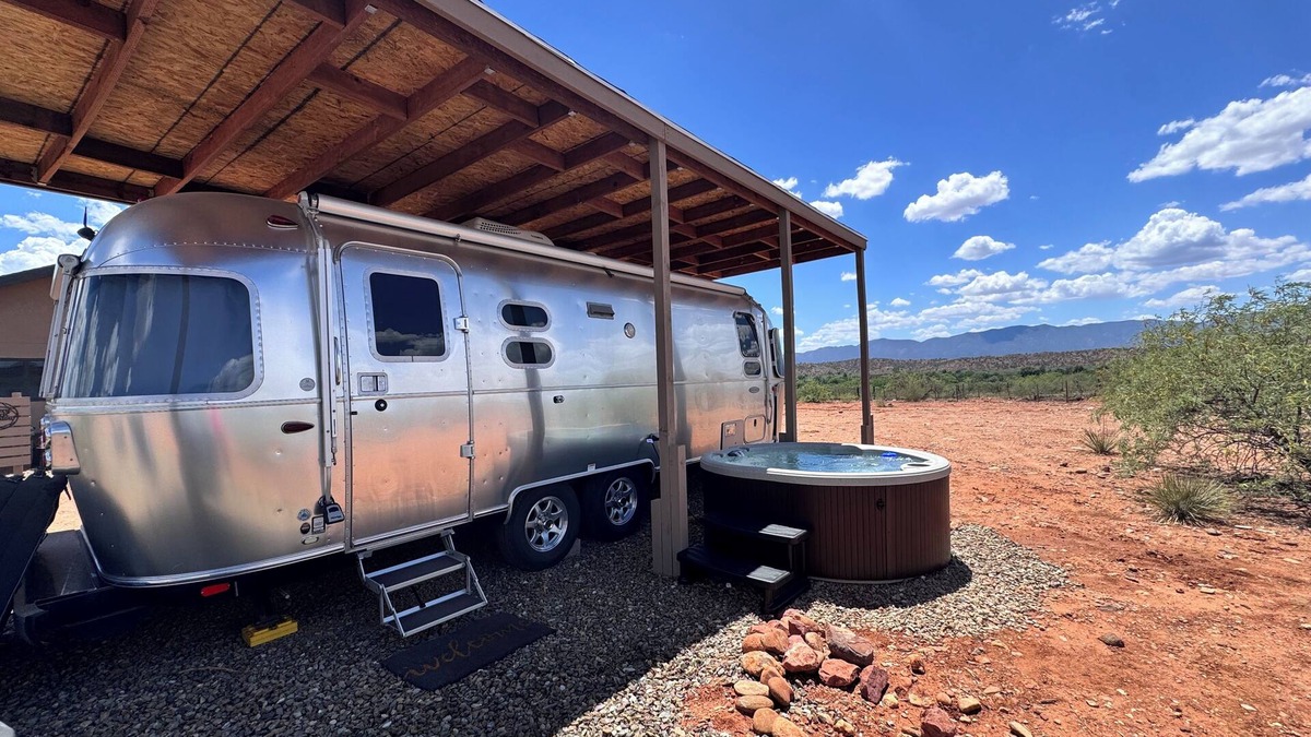 Cornville House | Glamping Airstream, Pool, Hot Tub, BBQ, Mountain Views, Easy access to Sedona!