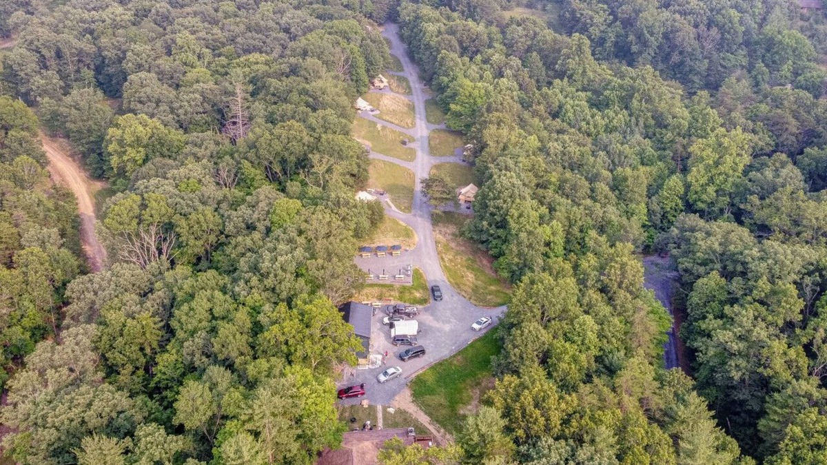 Great Cacapon RV Rental | Glamping at Firefly Ridge - Hemlock King Bed