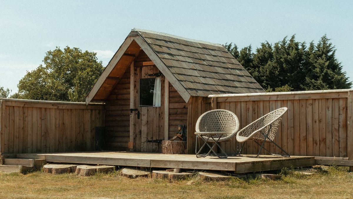 Chippenham Cabin | Glamping at the Retreat Wiltshire is rural bliss