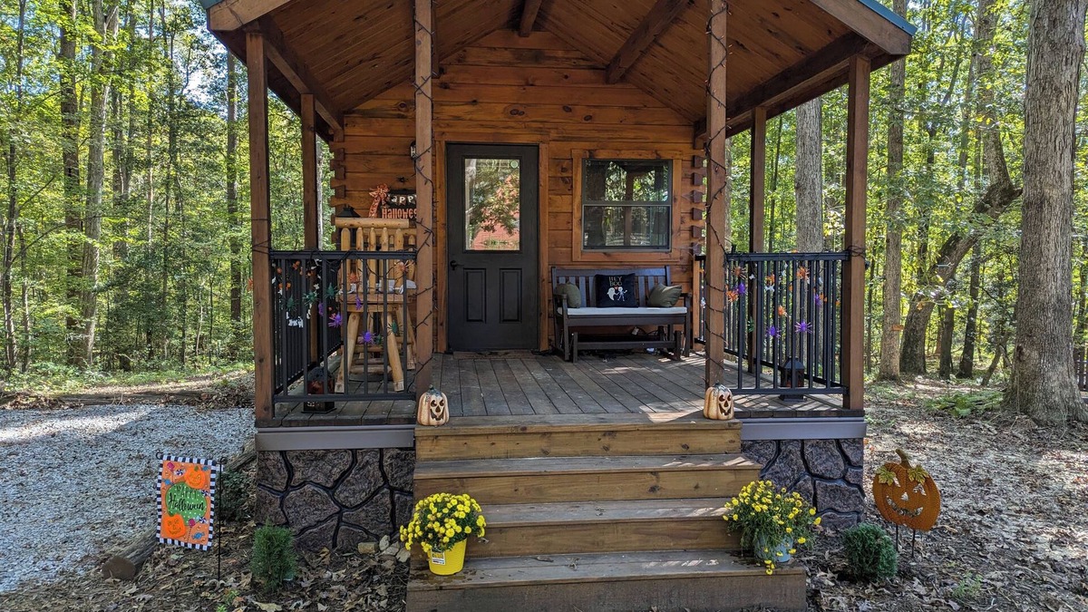 Clayton Cabin | Glamping at Tiny House!nPerfect Romantic Cabin Getaway on Horse Farm