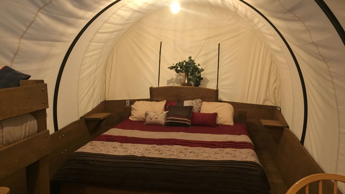 Jamestown Apartment | Glamping Back in Time