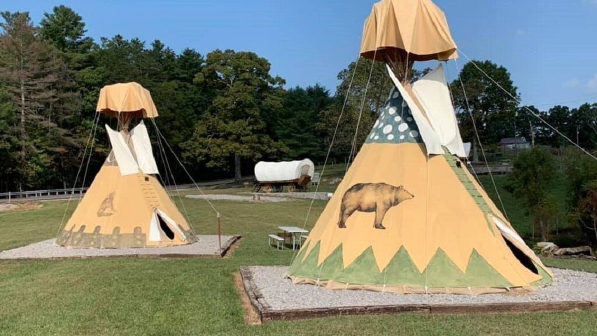 Jamestown House | Glamping Back in Time