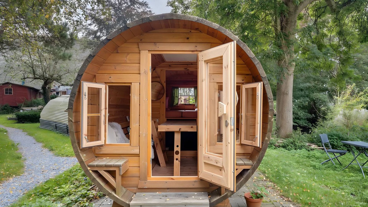 Barlt RV Rental | Glamping 'De Olle Uhlhoff' with Shared Terrace, Shared Garden and Wi-Fi