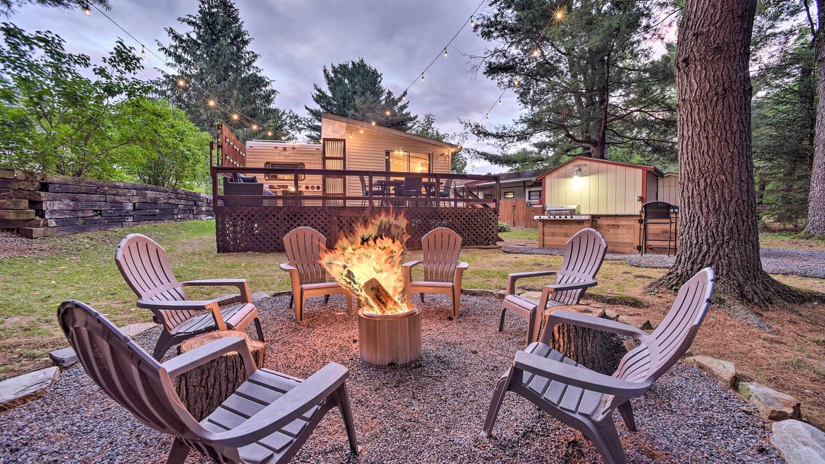 Clarksville Cabin | Glamping Getaway in Woodstock Lake Campground