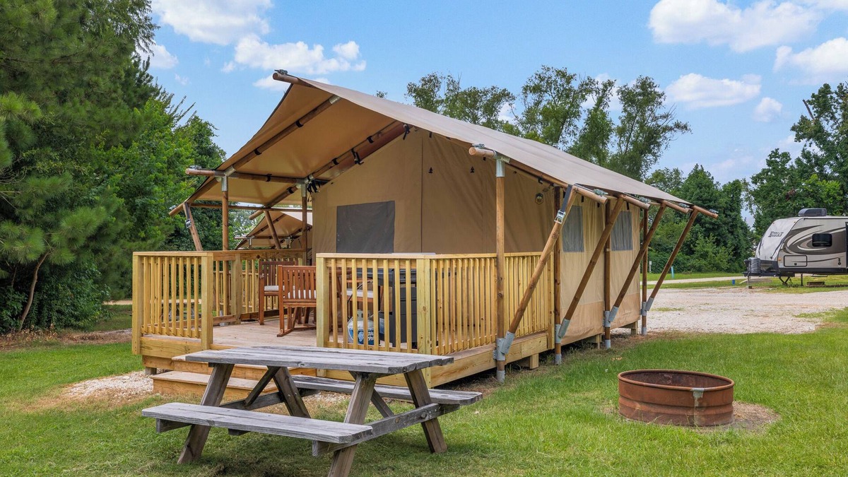 Onalaska RV Rental | Glamping Getaway on Lake Livingston