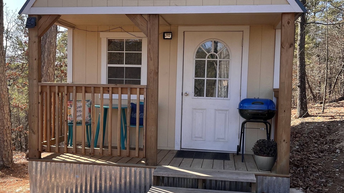 Eureka Springs Cabin | Glamping Getaway - Tiny home on 143 acres of beauty!