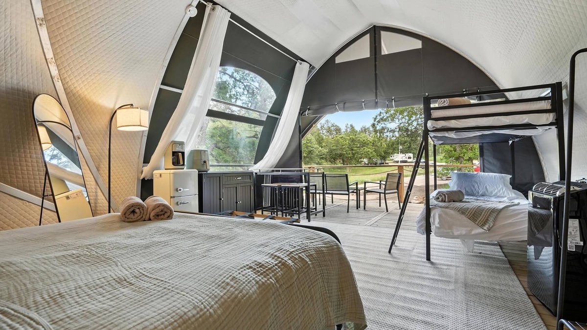 Hermosa Cabin | Glamping in Nature Near Mt. Rushmore