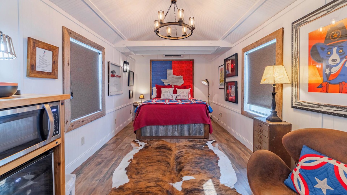 Spicewood Cabin | Glamping in Spicewood TX Hill Country~ Cabin 4 The Gus at Green Acres