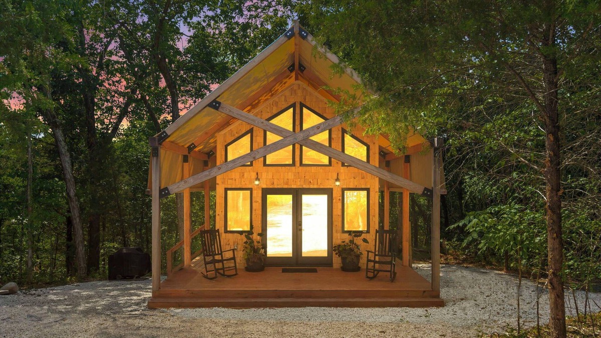 Branson Cabin | Glamping in the Ozarks! Romantic Getaway 10 Minutes from Downtown Branson