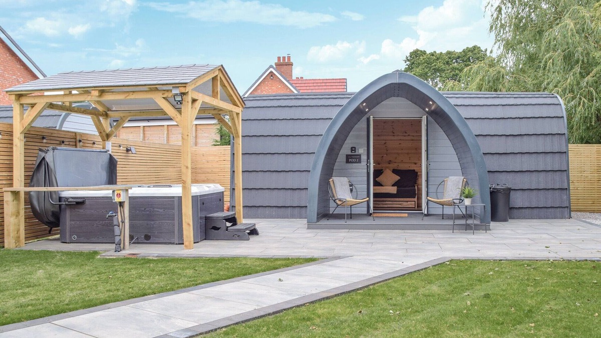 Chorlton-by-Backford Cottage | Glamping Pod 2 - UK49950