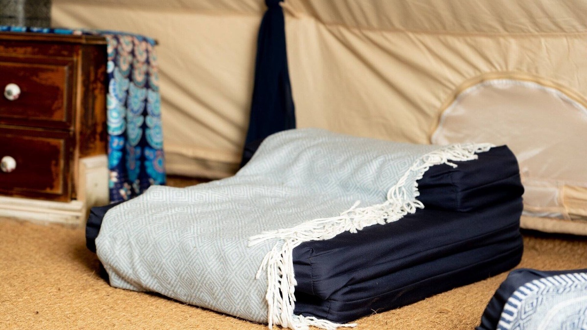 Penwood Ski Chalet | Glamping Pods in Woolton Hill near Highclere