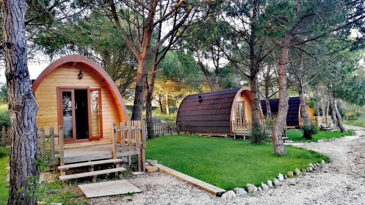 Santa Maria e Sao Miguel Cabin | Glamping Sintra POD 3. Enjoy the tranquillity of the forest.