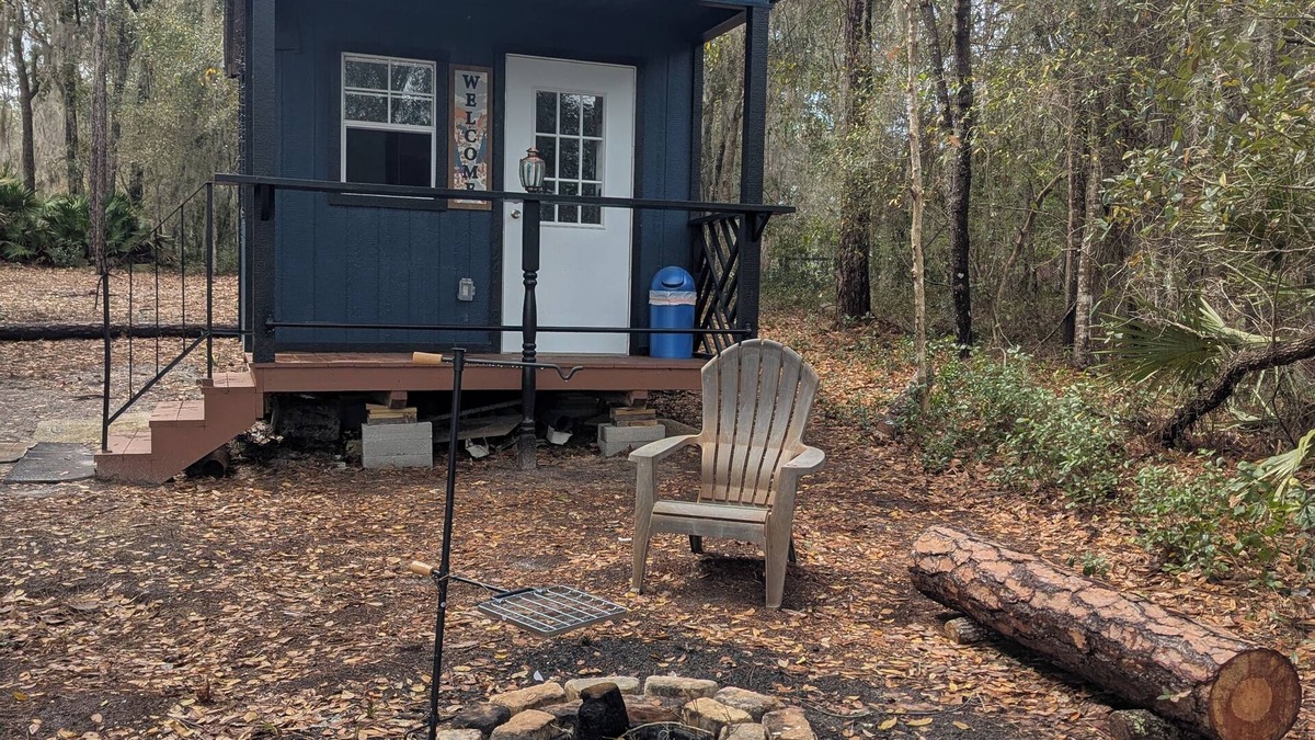 Edgar Cabin | Glamping spot Pet- Friendly with free parking & peaceful surroundings.”