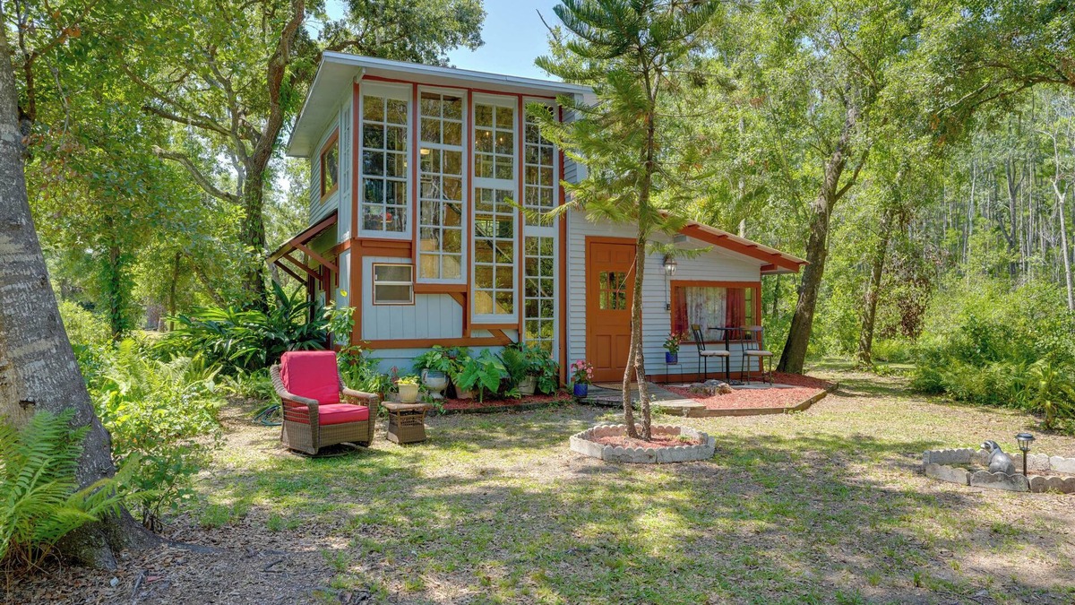 Lutz Cabin | Glamping-Style Cabin on 20-Acre Farm Near Lutz!
