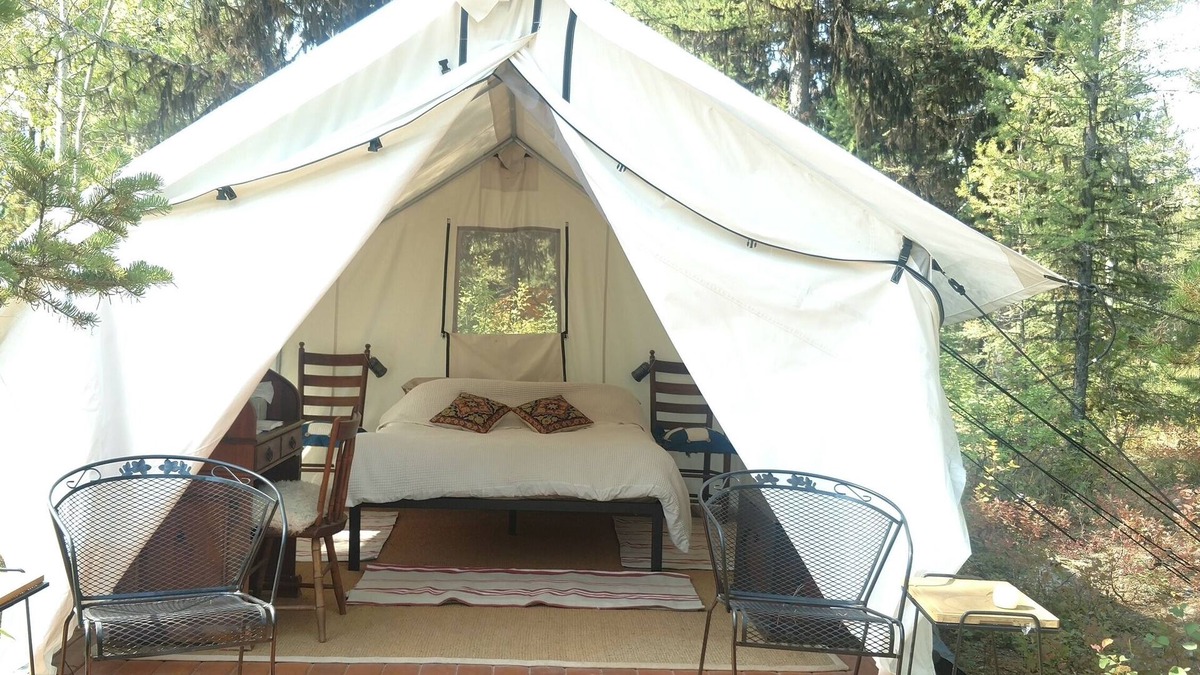 Polebridge Cabin | Glamping tent 1, remote with Glacier Park Mountain views. 5mins from Polebridge