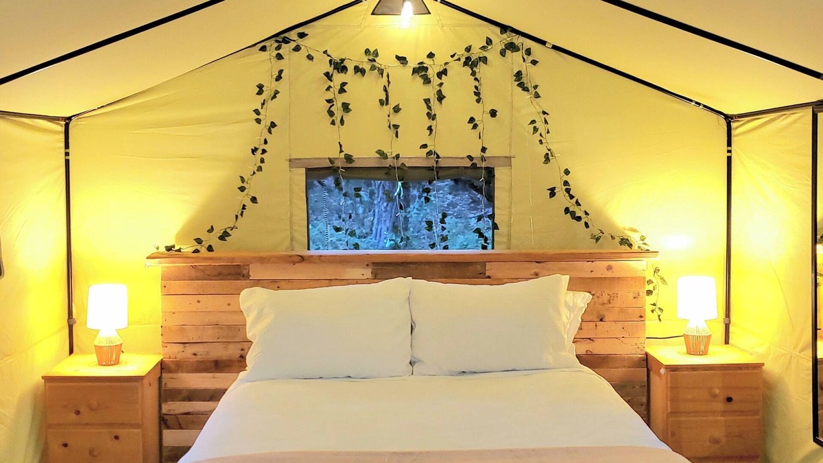 Murphy Apartment | Glamping Tent in The Woods