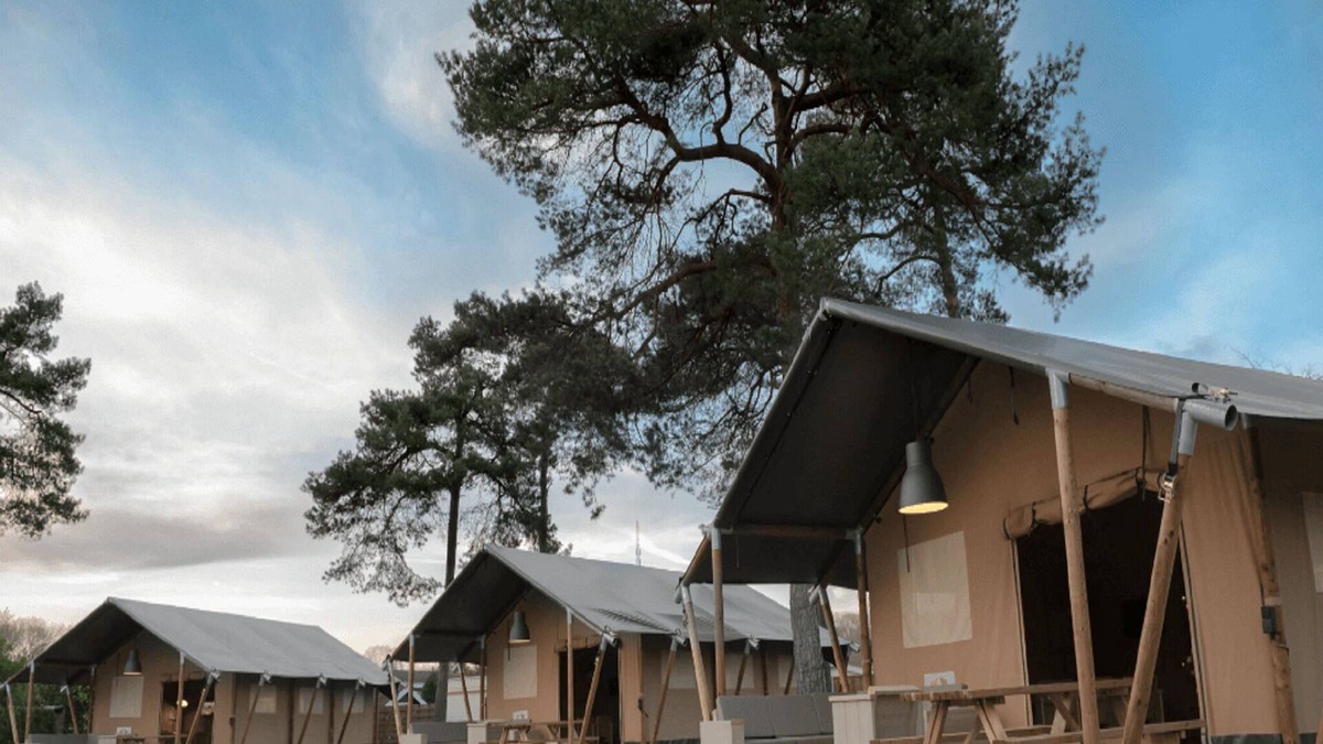 Reutum House | Glamping tent with sanitary facilities at a holiday park in the heart of Twente