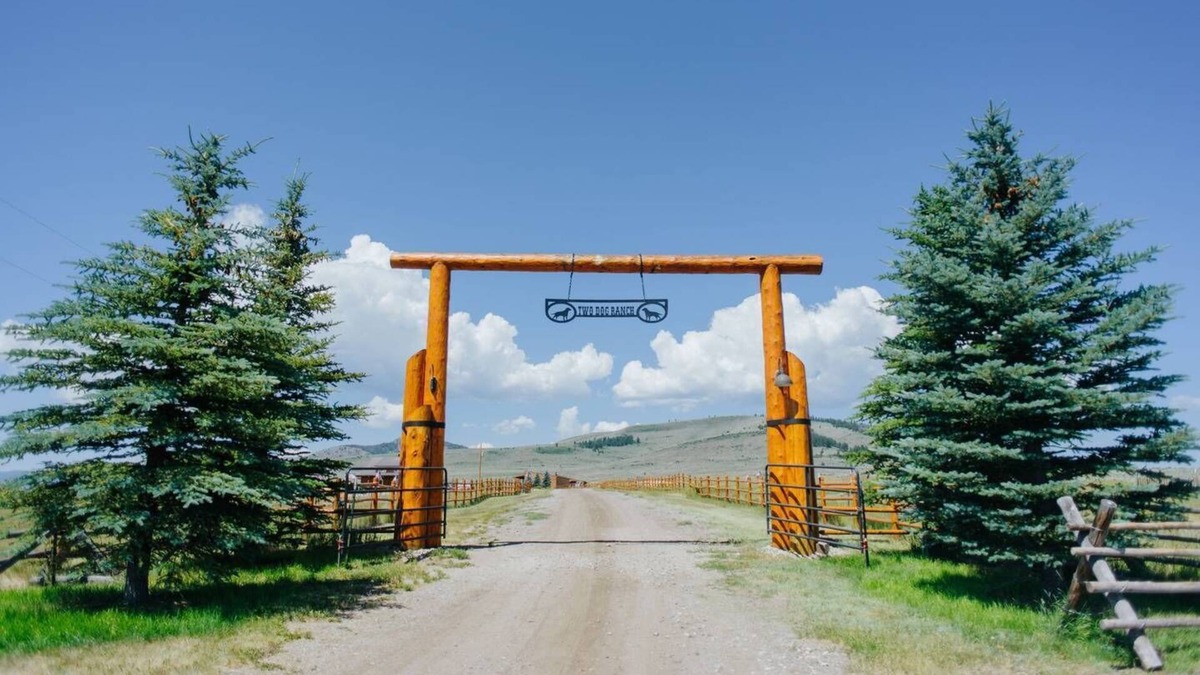 Kremmling Cabin | Glamping Tipi + Cabin/Bunkhouse - dog friendly - no Pot