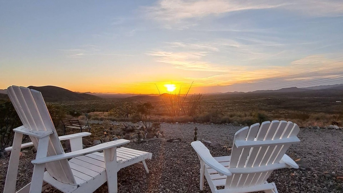 Pomerene House | **Glamping** **Unique Experience** The Lookout! Come Chill on Lookout Hill!