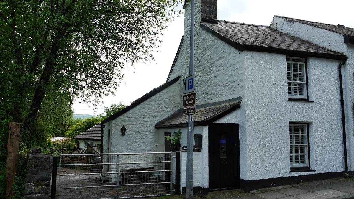 Trefriw Cottage | GLAN Y DDOL, pet friendly, character holiday cottage in Trefriw