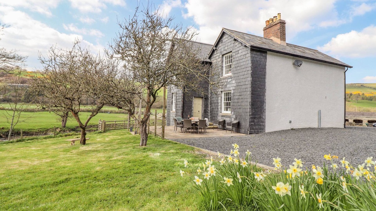 Abergele Cottage | GLAN YR AFON, pet friendly, character holiday cottage in Llangernyw